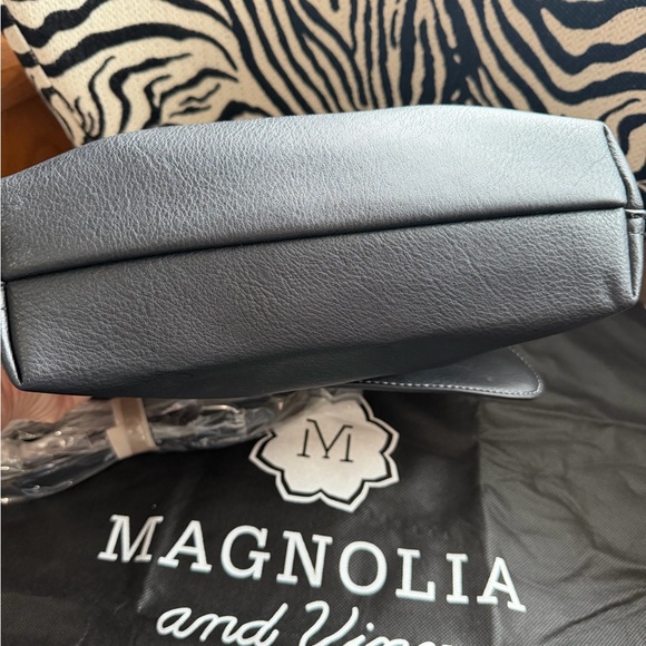 Magnolia Two-Tone Black and Cream Shoulder Bag NWOT - Picture 4 of 5